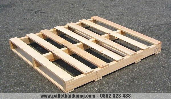 Sự khác biệt giữa pallet gỗ 2 chiều nâng và pallet gỗ 4 chiều nâng